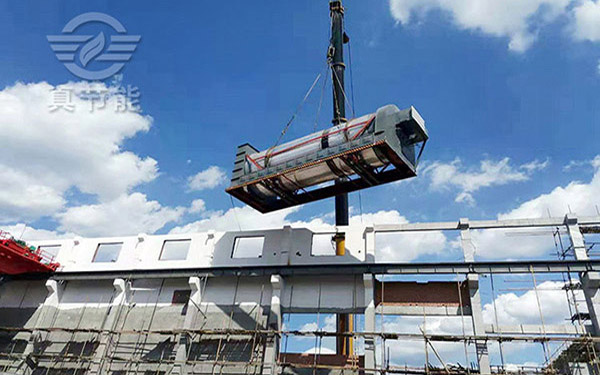 新型污泥烘干機(jī)吊裝現(xiàn)場 新型污泥烘干機(jī)吊裝現(xiàn)場